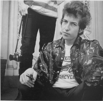 Bob Dylan’s emotive lyrics resonate with his listeners, young and old. (Courtesy of Flickr)