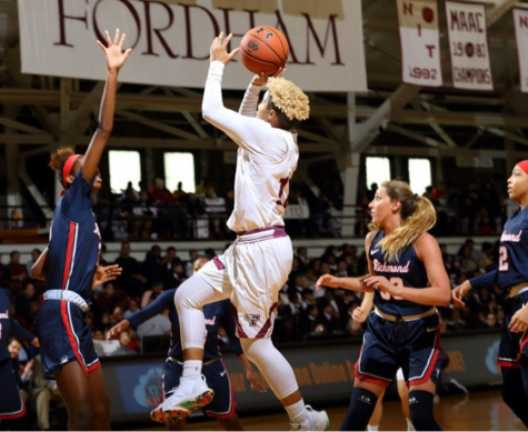 Women’s Basketball Tops Richmond, Wins Sixth Straight