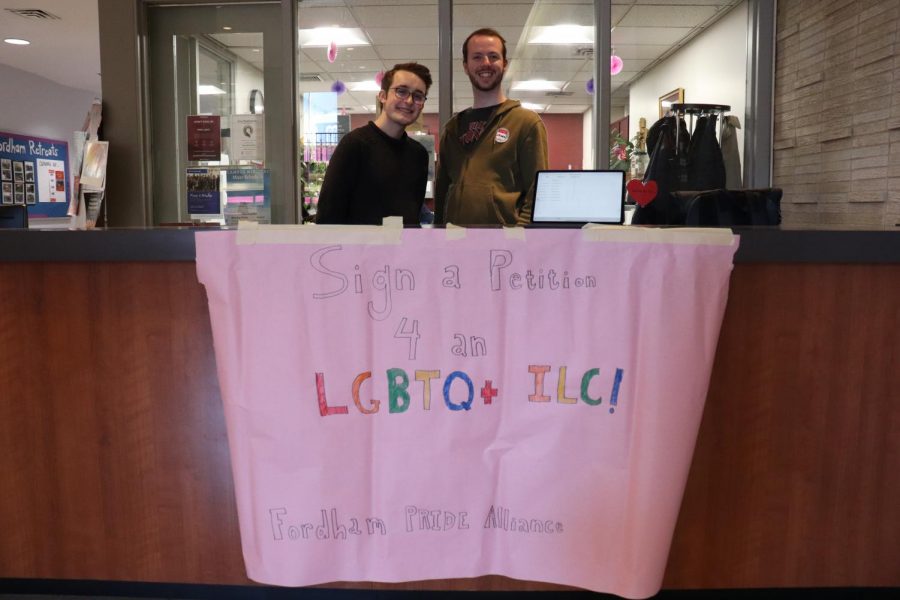 Members+of+The+Pride+Alliance+gather+signatures+for+their+petition.+%28Julia+Corbett%2FThe+Fordham+Ram%29